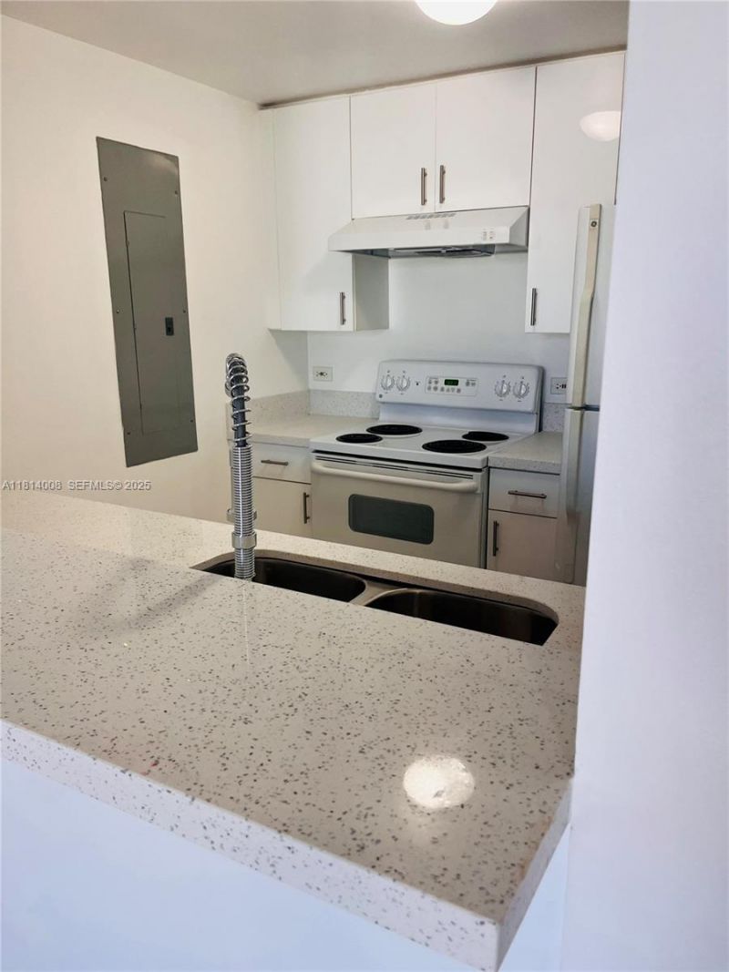 900 SW 8th St, Unit 806, Miami, FL 33130 Photo