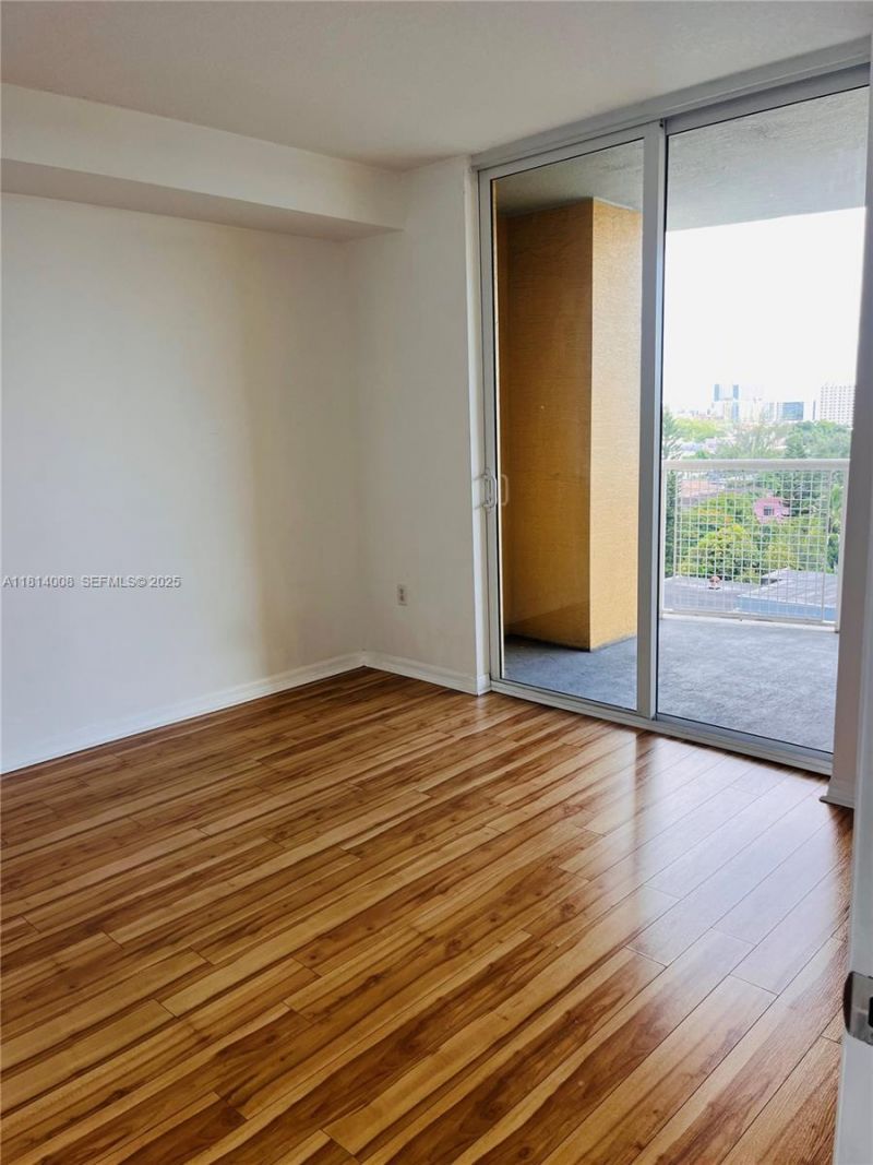 900 SW 8th St, Unit 806, Miami, FL 33130 Photo