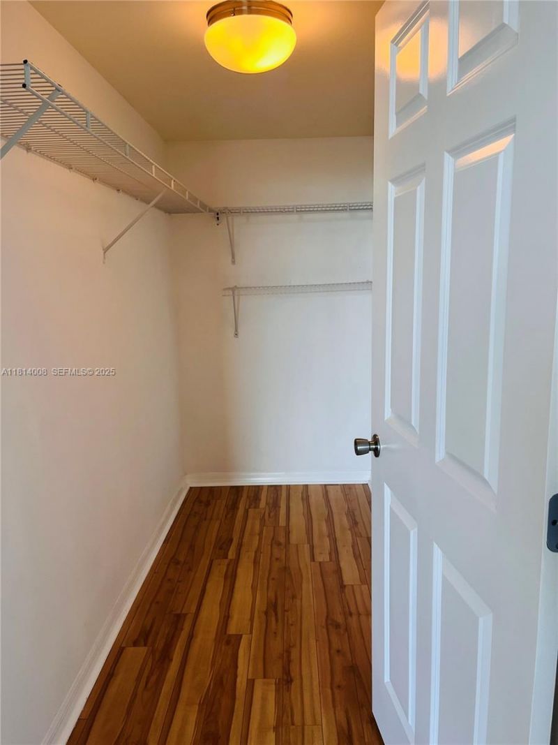 900 SW 8th St, Unit 806, Miami, FL 33130 Photo