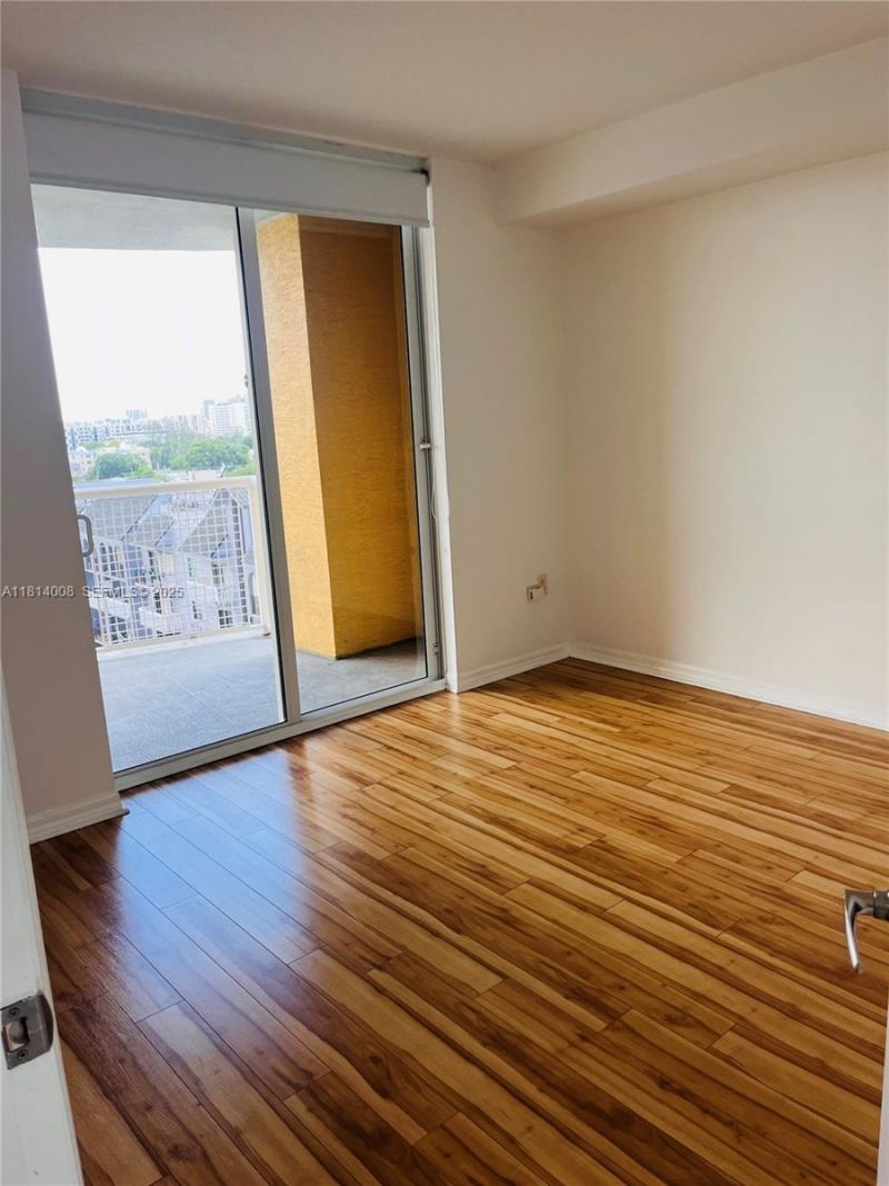 900 SW 8th St, Unit 806, Miami, FL 33130 Photo