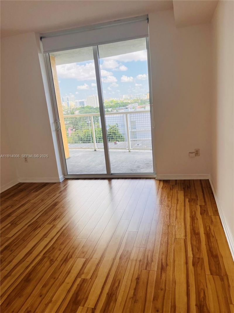 900 SW 8th St, Unit 806, Miami, FL 33130 Photo