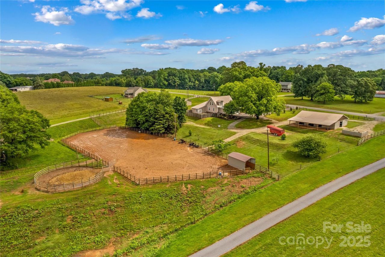 296 Hicks Creek Road Troutman, NC 28166