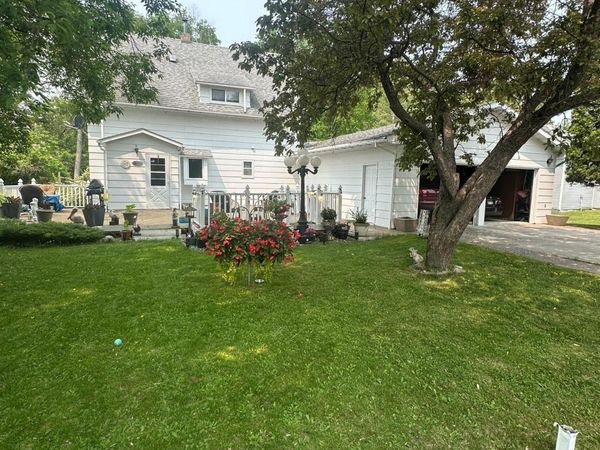 406 Roberts Avenue NE, Warroad, MN 56763