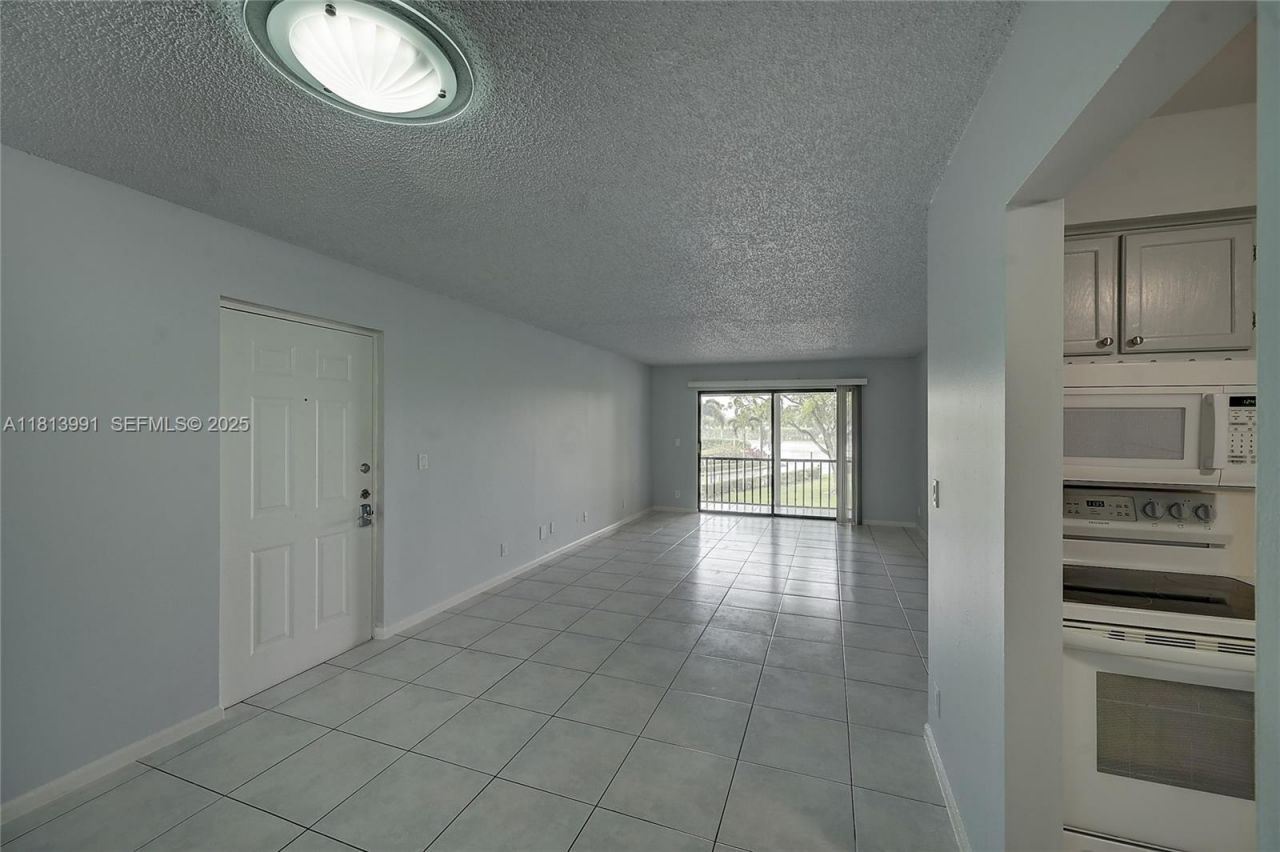 9965 Pineapple Tree Dr, Unit 203, Boynton Beach, FL 33436 Photo