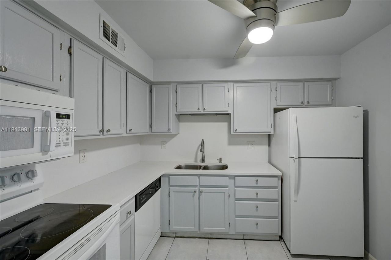 9965 Pineapple Tree Dr, Unit 203, Boynton Beach, FL 33436 Photo