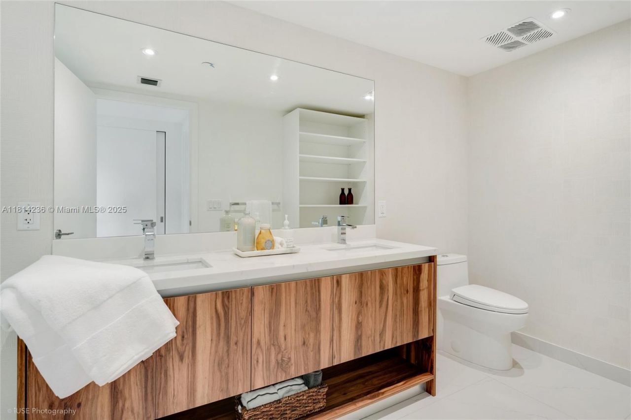 9901 W Bay Harbor Dr, Unit 601, Bay Harbor Islands, FL 33154 Photo