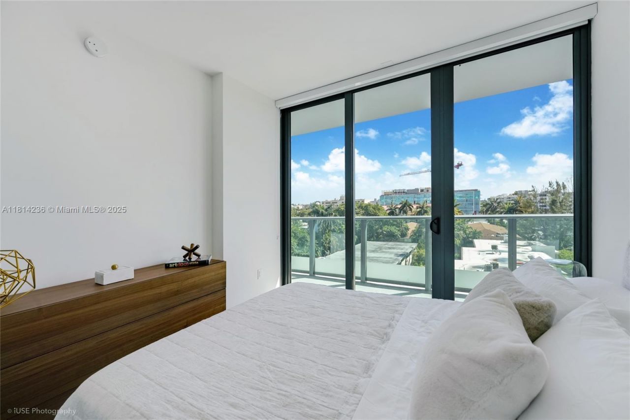 9901 W Bay Harbor Dr, Unit 601, Bay Harbor Islands, FL 33154 Photo