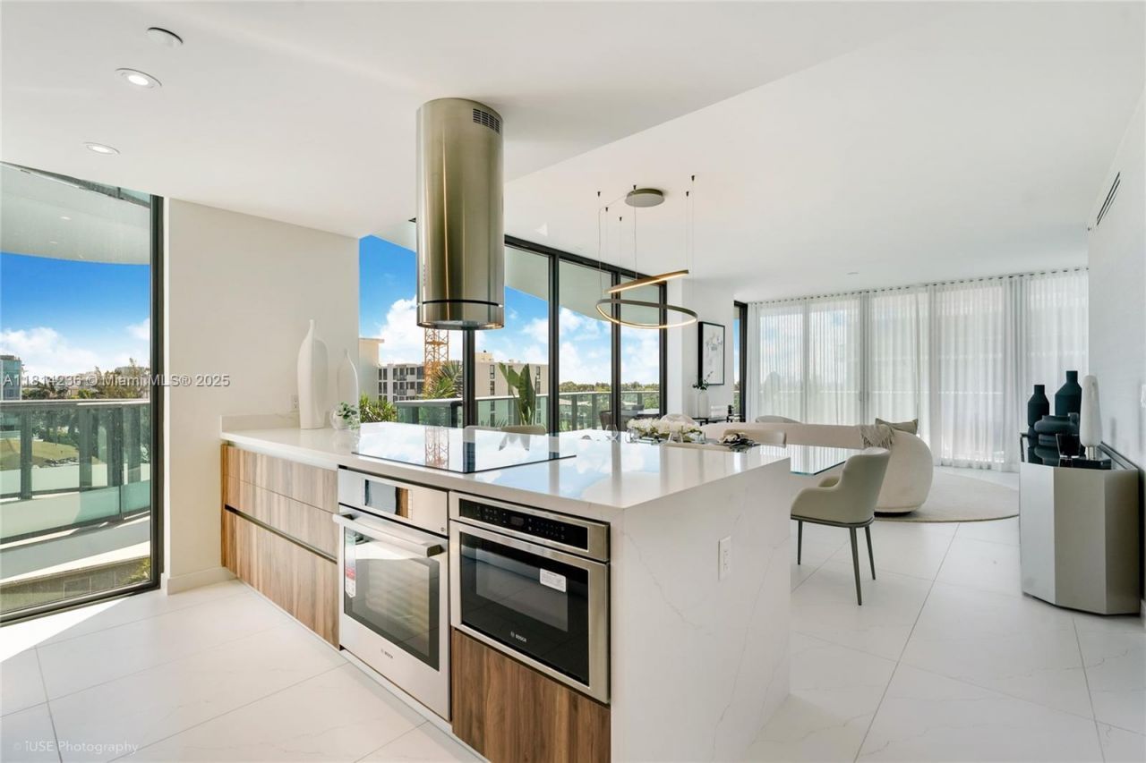 9901 W Bay Harbor Dr, Unit 601, Bay Harbor Islands, FL 33154 Photo