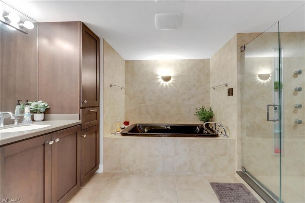 5260 S Landings Dr, Unit 501, Fort Myers, FL 33919 Photo