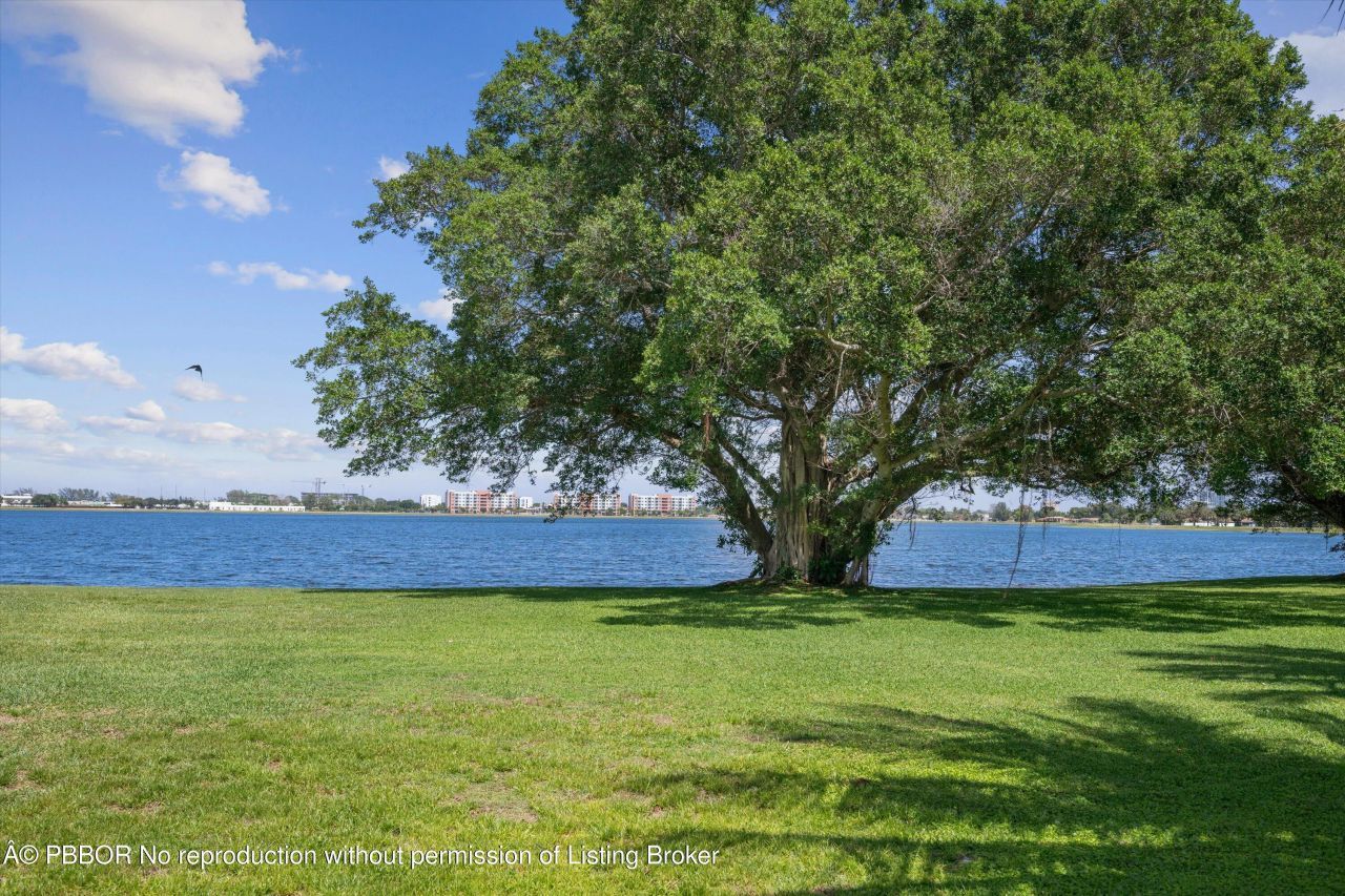 2 Firestone Circle, West Palm Beach, FL 33401 Photo