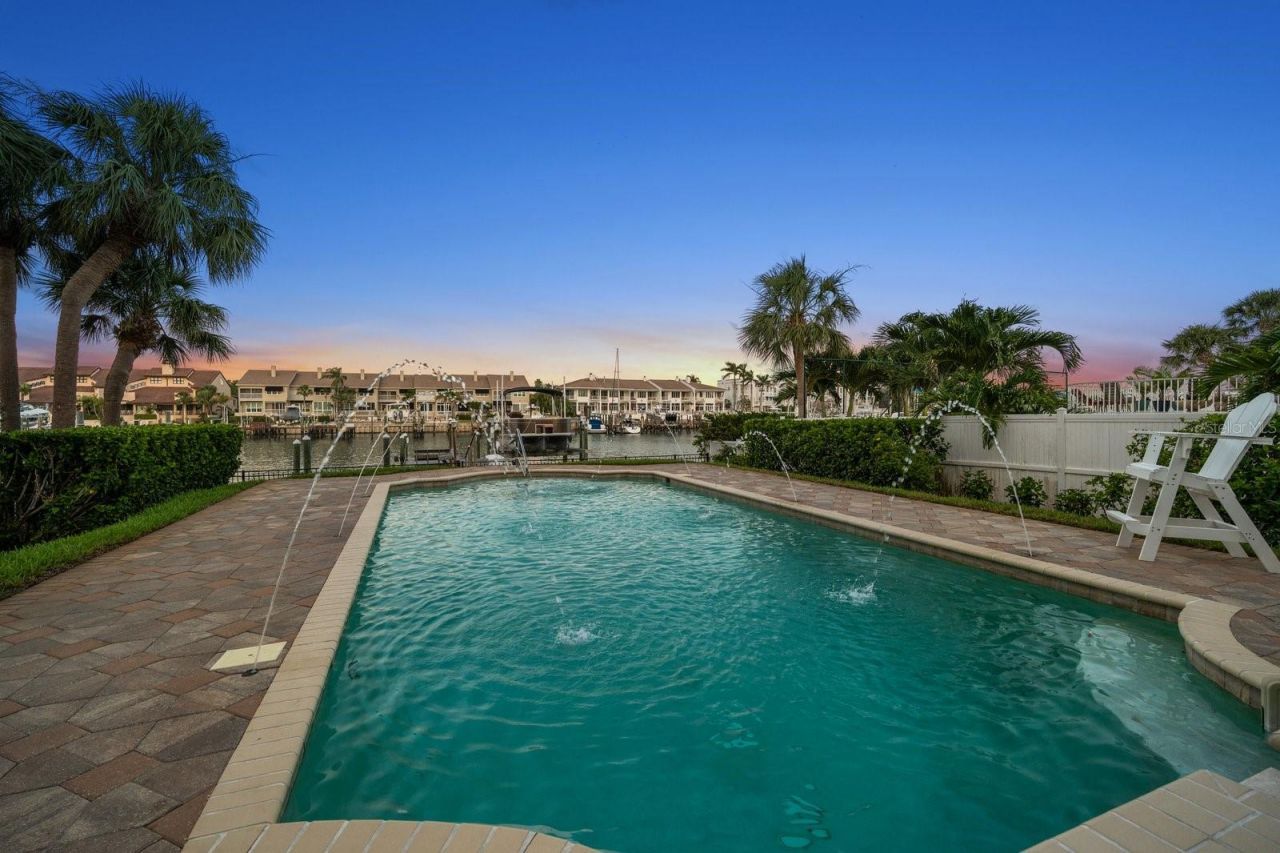 841 Ponce De Leon Drive, Saint Petersburg, FL 33715 Photo