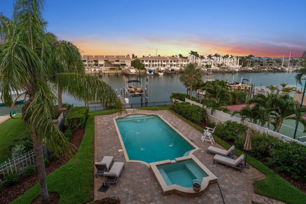 841 Ponce De Leon Drive, Saint Petersburg, FL 33715 Photo