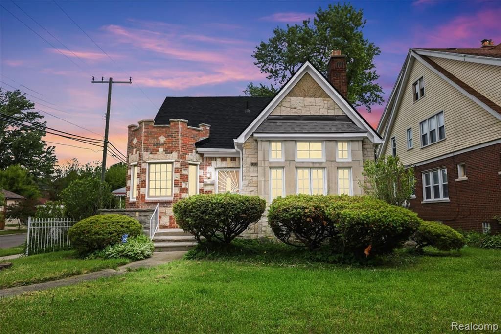 294 Riverside Drive, Detroit, MI 48215 Main Photo