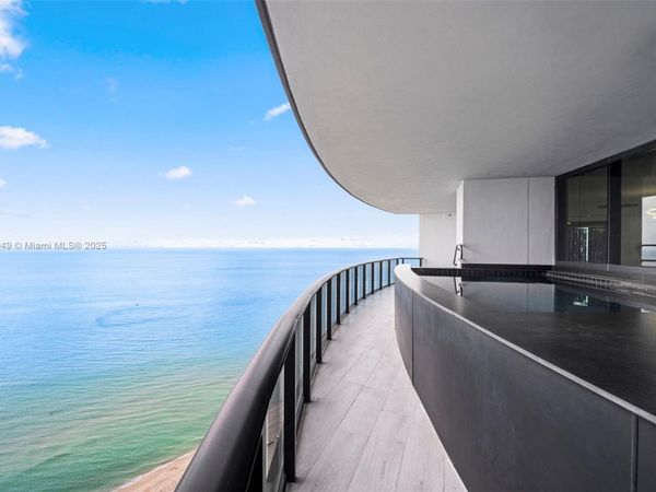 18555 Collins Ave, Unit 2105, Sunny Isles Beach, FL 33160