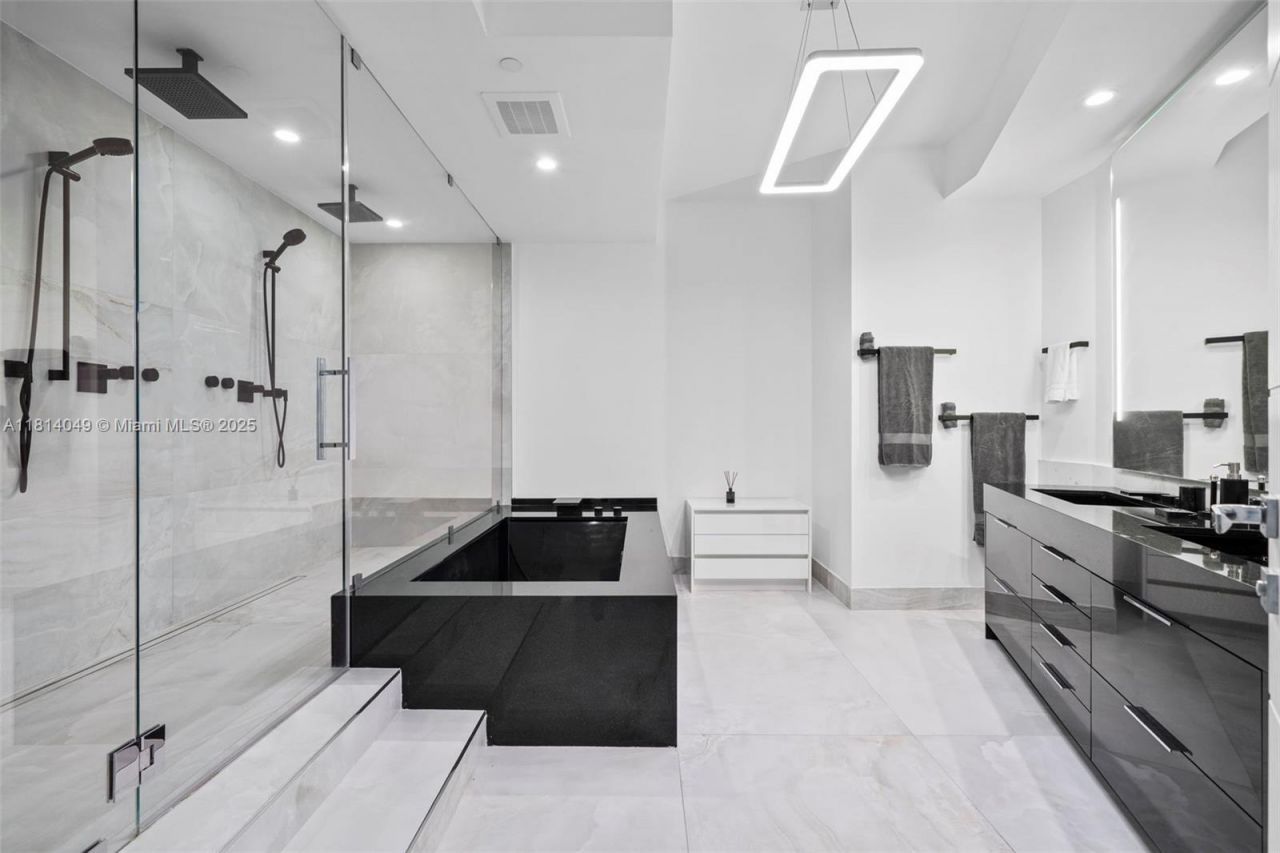 18555 Collins Ave, Unit 2105, Sunny Isles Beach, FL 33160 Photo