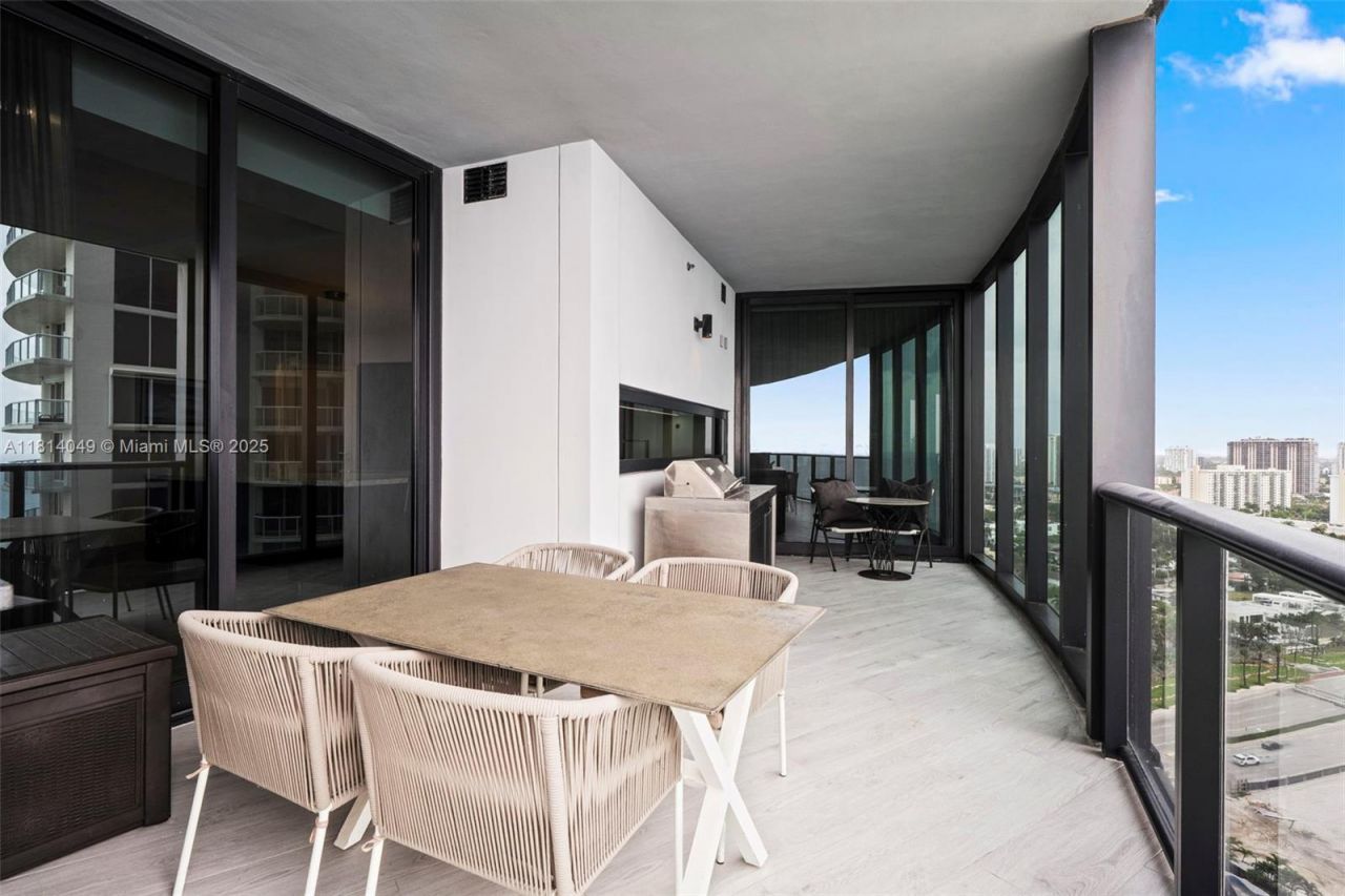 18555 Collins Ave, Unit 2105, Sunny Isles Beach, FL 33160 Photo