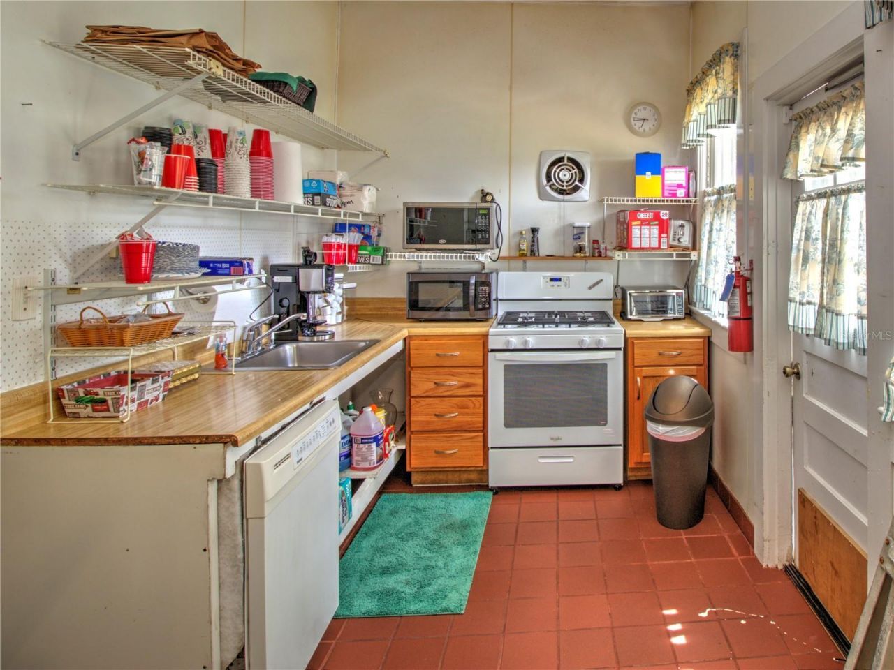 944 E Silver Springs Boulevard, Ocala, FL 34470 Photo