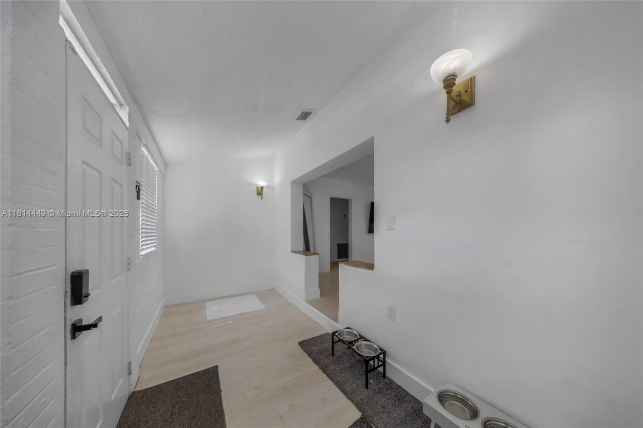 625 SW 16th Ave, Miami, FL 33135 Photo