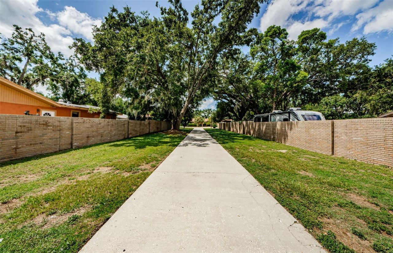 309 Hidden Lake Drive, Brandon, FL 33511 Photo