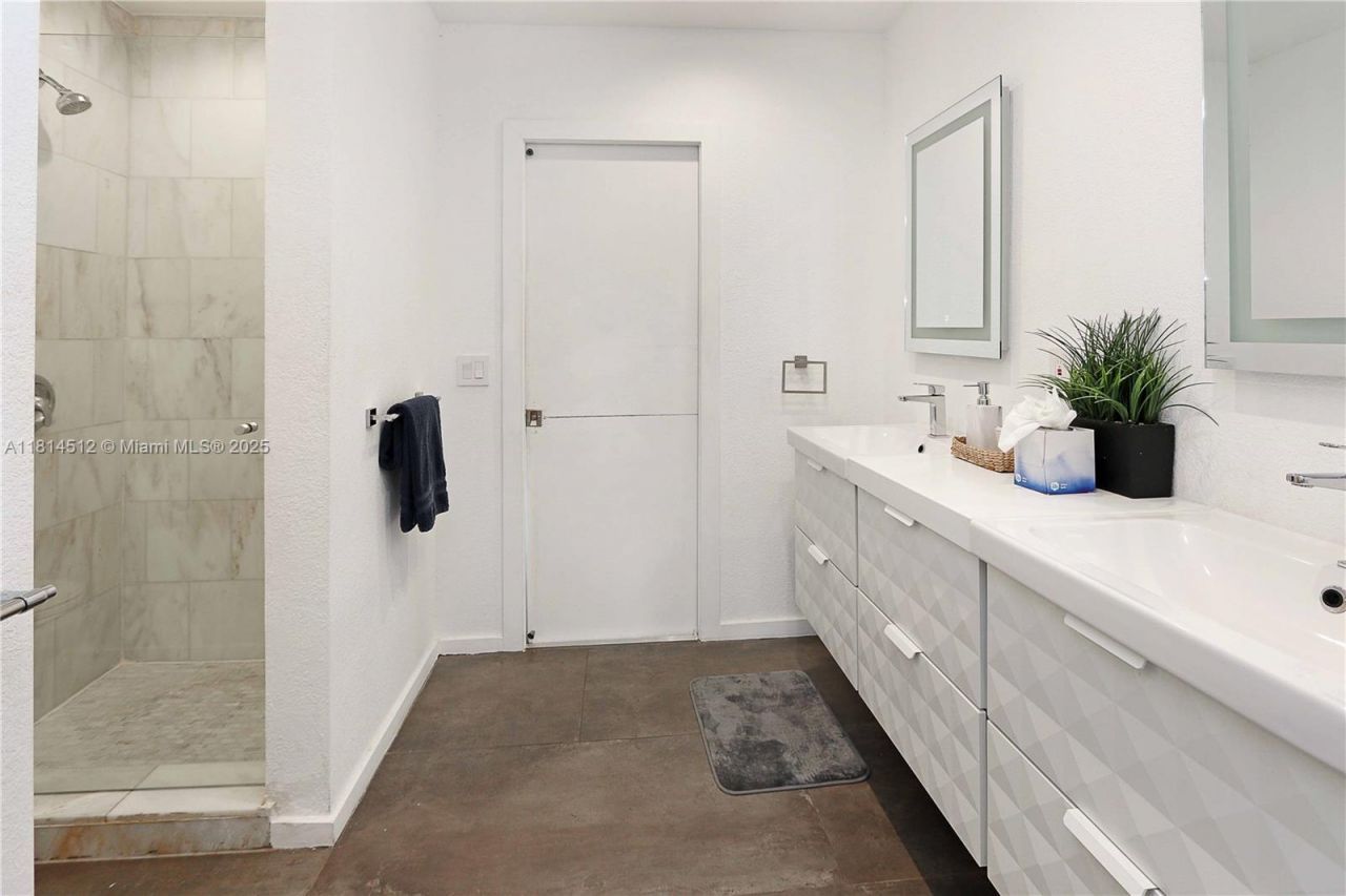 1109 NE 89th St, Miami, FL 33138 Photo