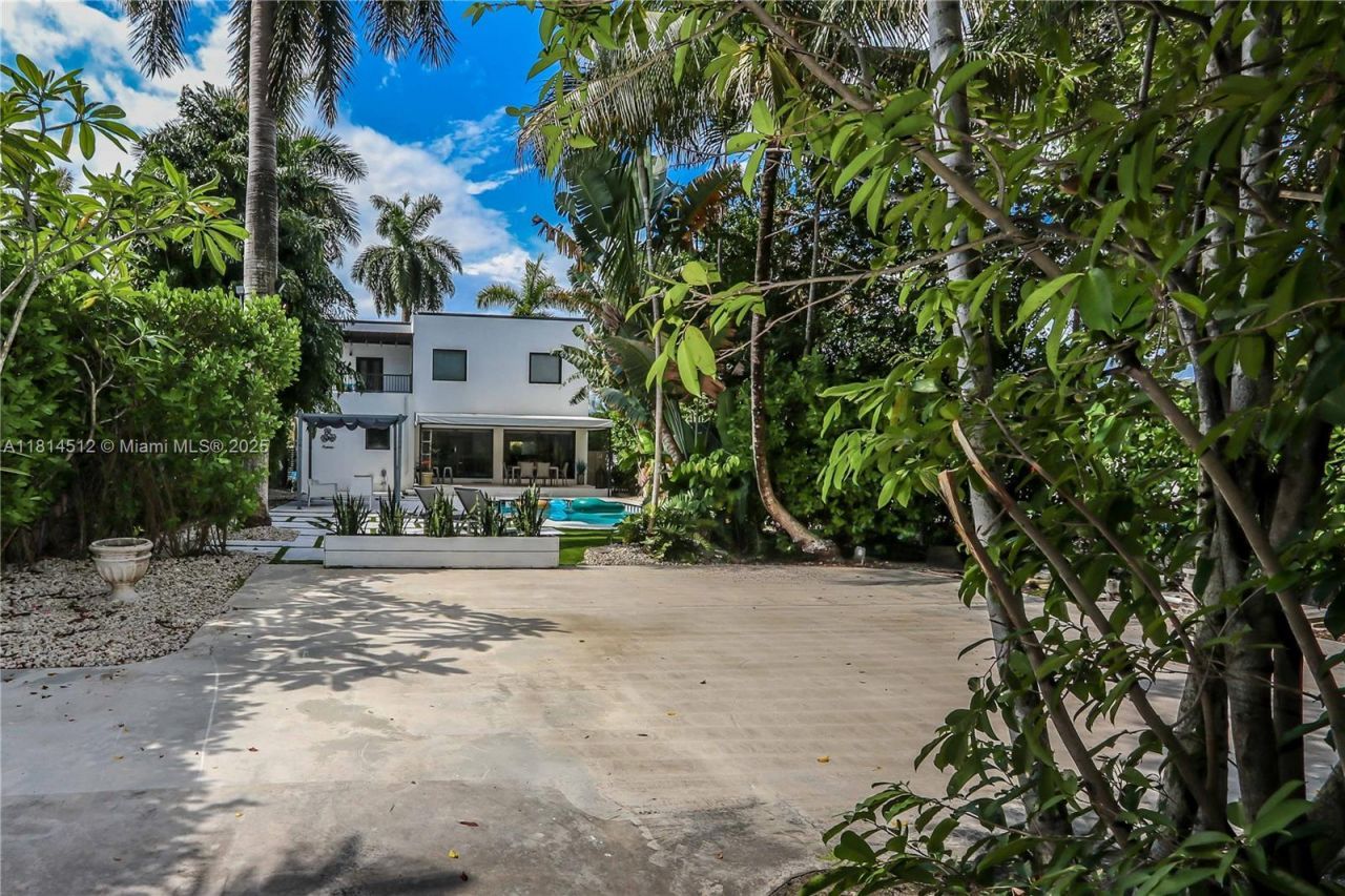 1109 NE 89th St, Miami, FL 33138 Photo