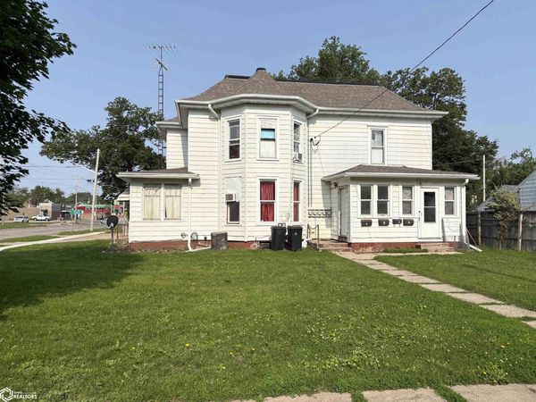 518 Central Avenue E, Hampton, IA 50441