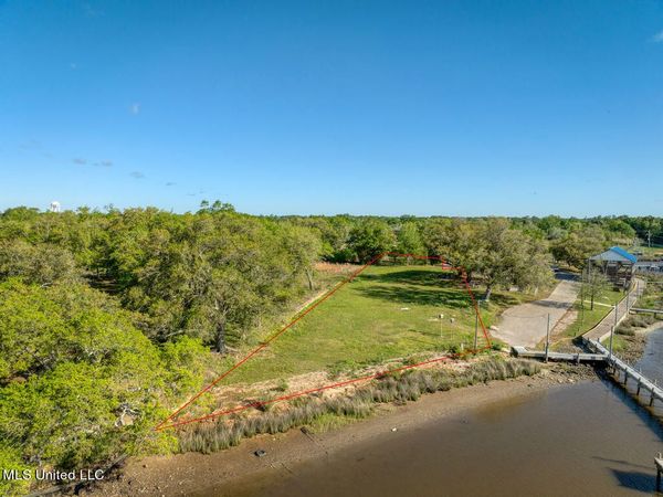 9469 Grady Lane, D'Iberville, MS 39540