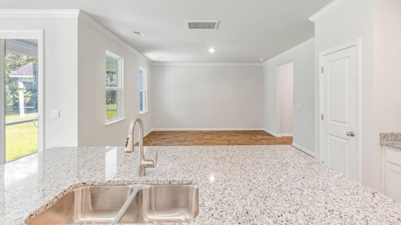 214 Seele Street Photo 10