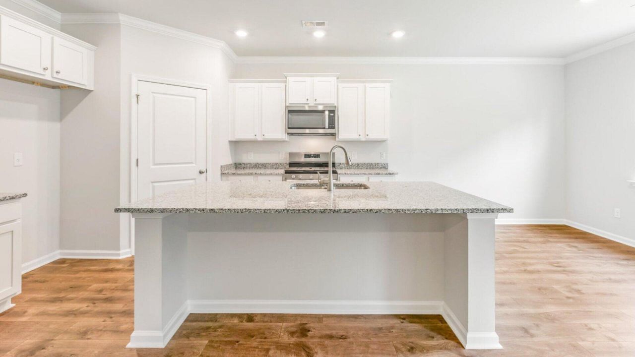 214 Seele Street Photo 6