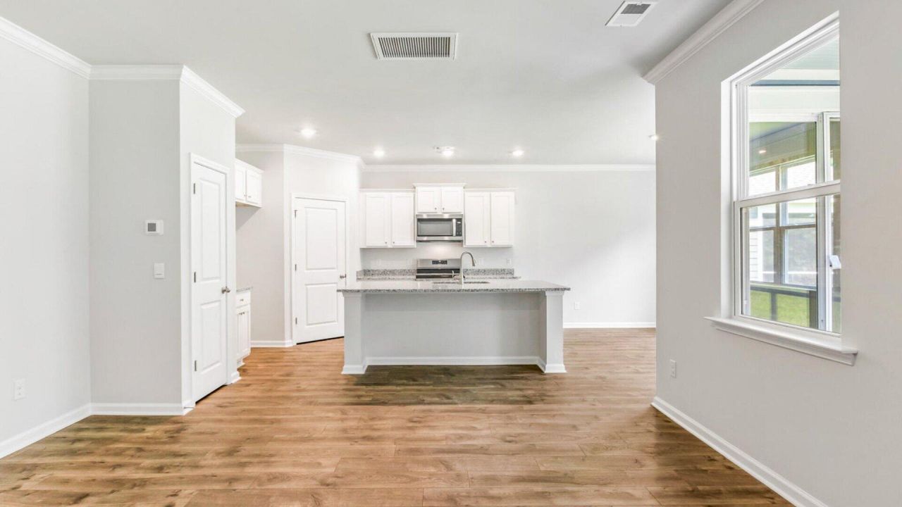 214 Seele Street Photo 8