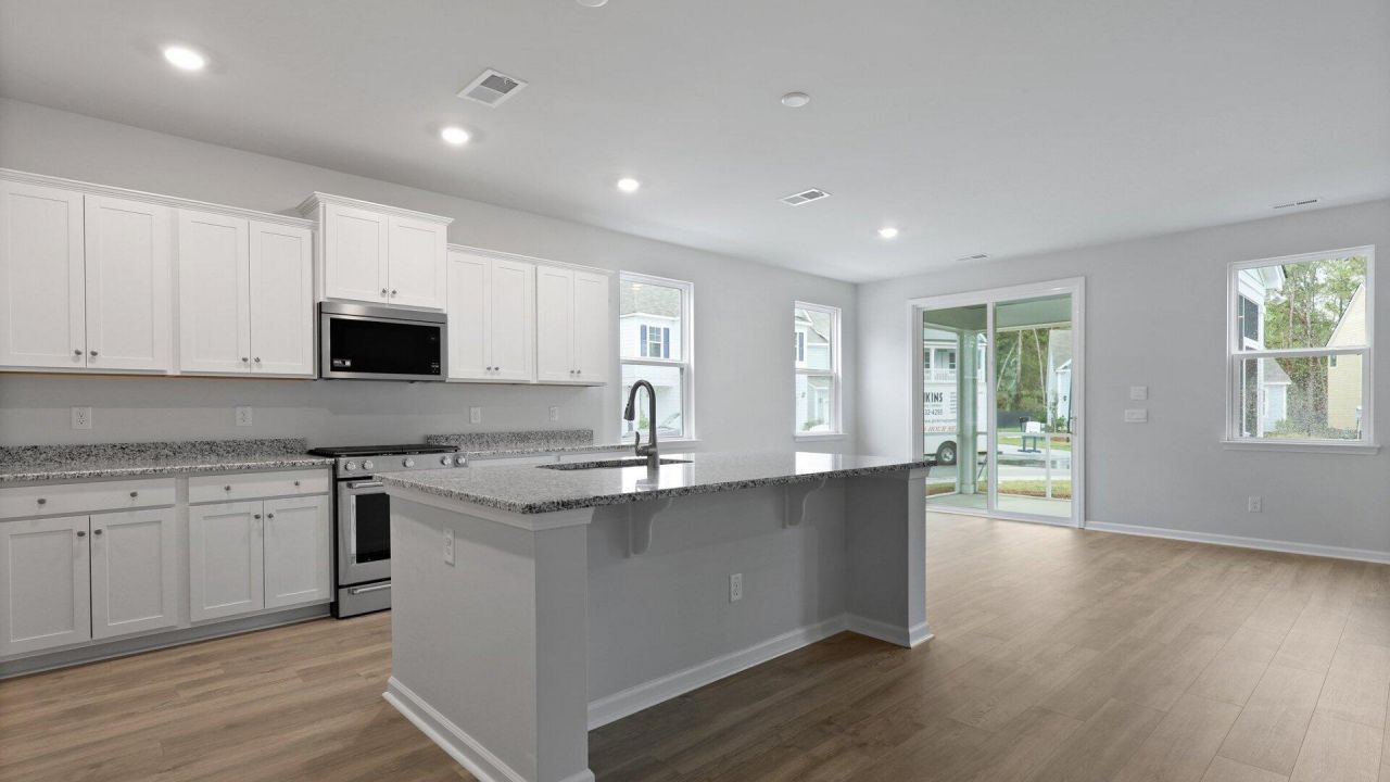 226 Seele Street Photo 8