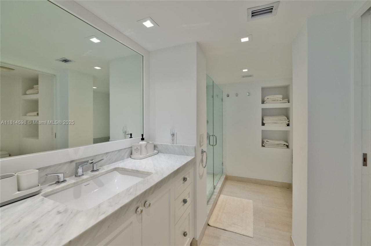 101 Crandon Blvd, Unit 480, Key Biscayne, FL 33149 Photo