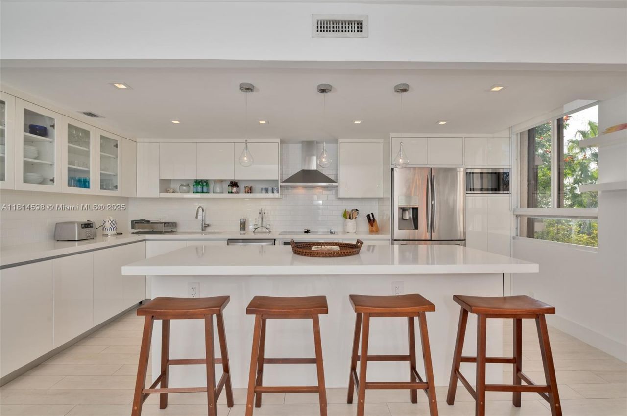 101 Crandon Blvd, Unit 480, Key Biscayne, FL 33149 Photo