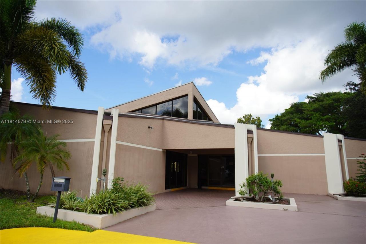 8380 Sands Point Blvd, Unit J110, Tamarac, FL 33321 Photo