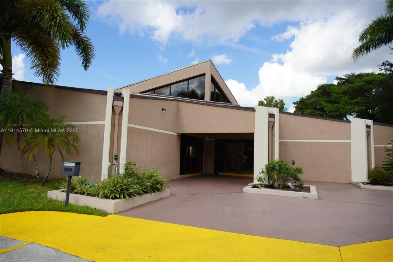 8380 Sands Point Blvd, Unit J110, Tamarac, FL 33321 Photo