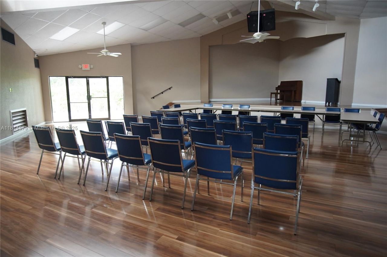 8380 Sands Point Blvd, Unit J110, Tamarac, FL 33321 Photo