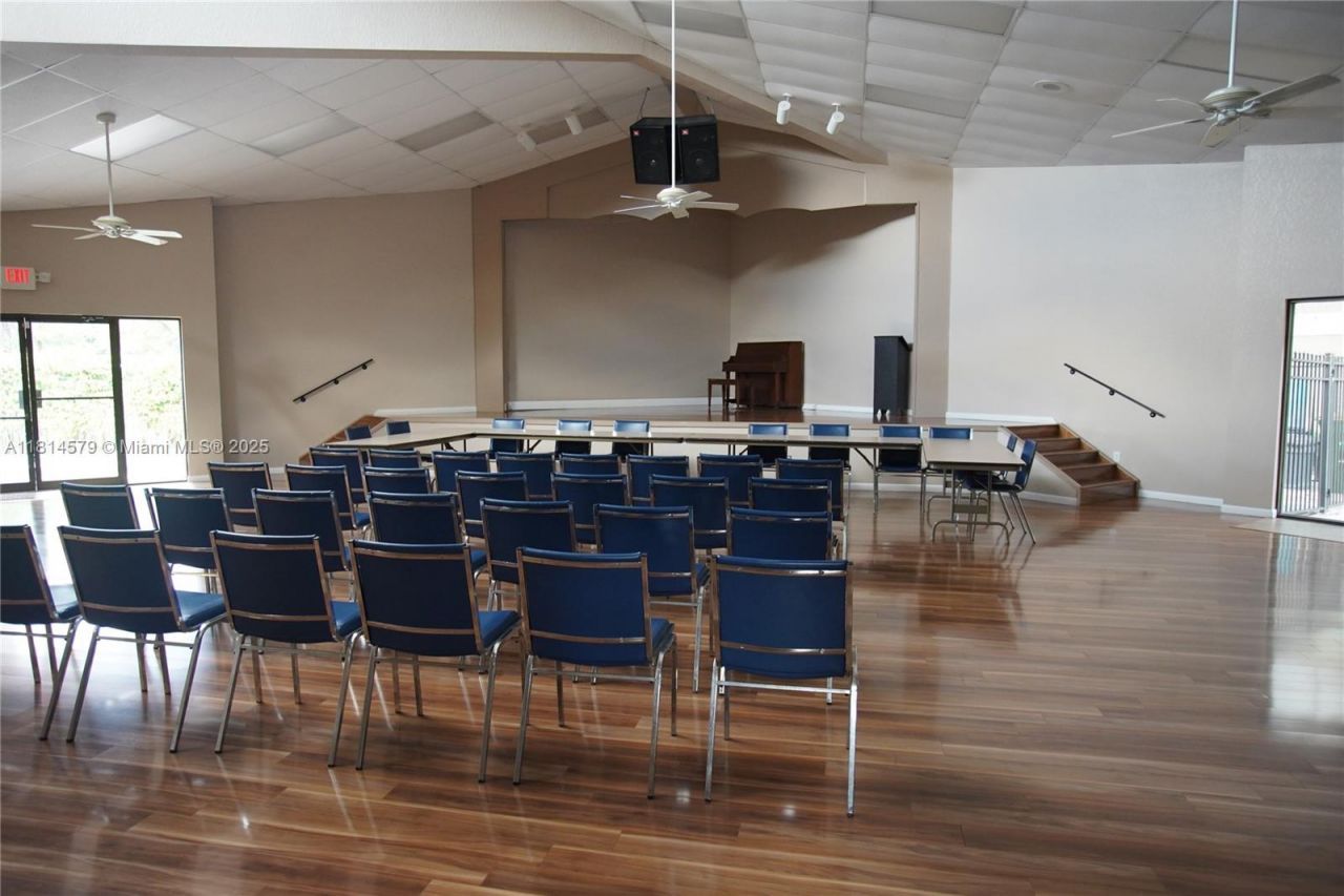 8380 Sands Point Blvd, Unit J110, Tamarac, FL 33321 Photo