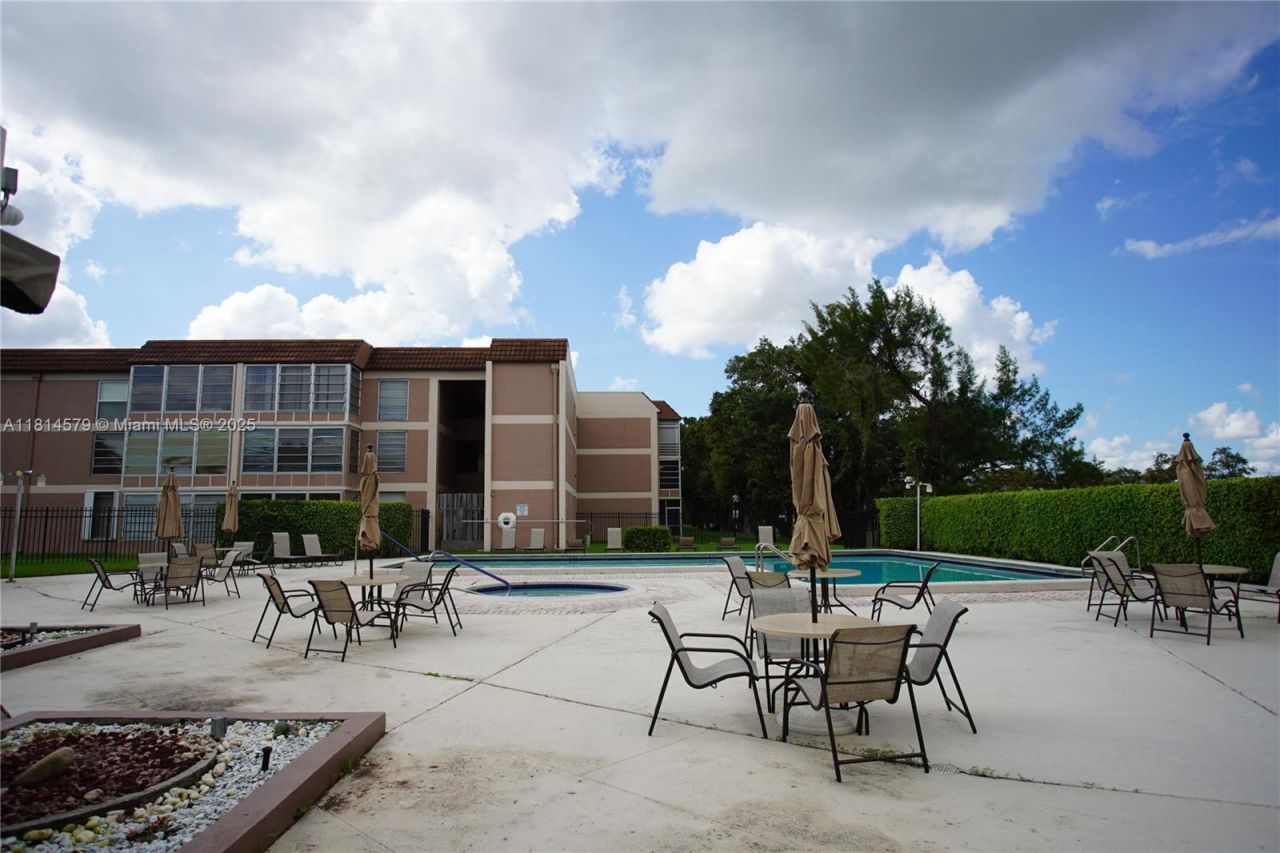 8380 Sands Point Blvd, Unit J110, Tamarac, FL 33321 Photo