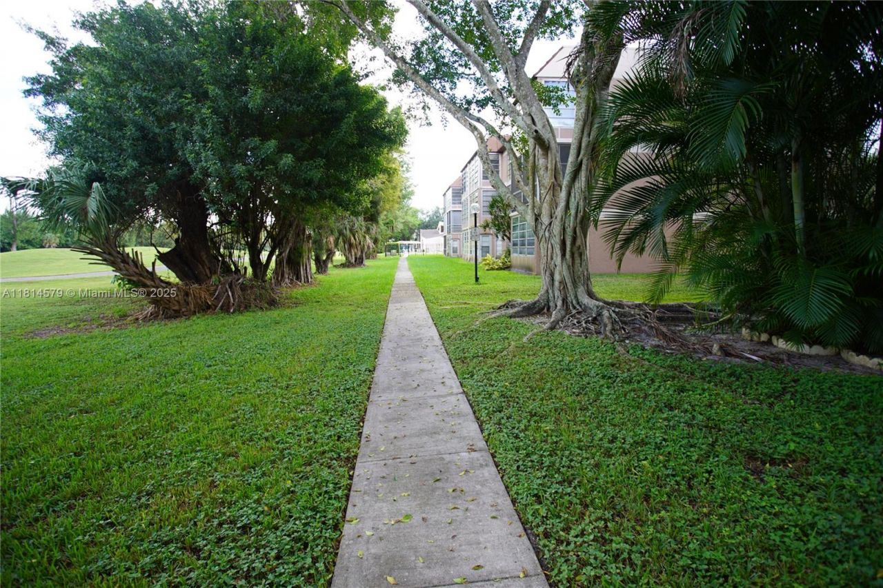 8380 Sands Point Blvd, Unit J110, Tamarac, FL 33321 Photo