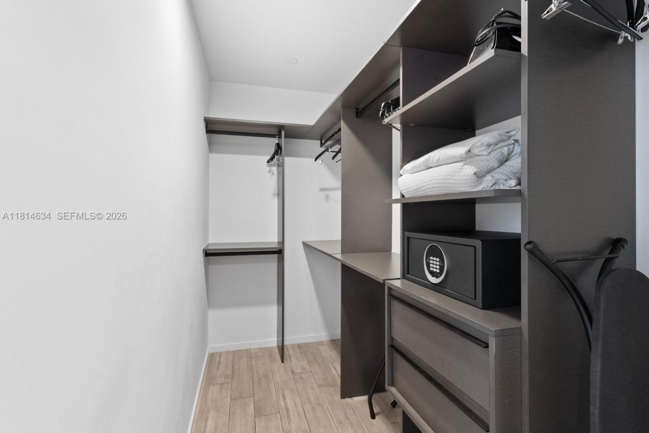 398 NE 5th St, Unit 1518, Miami, FL 33132 Photo