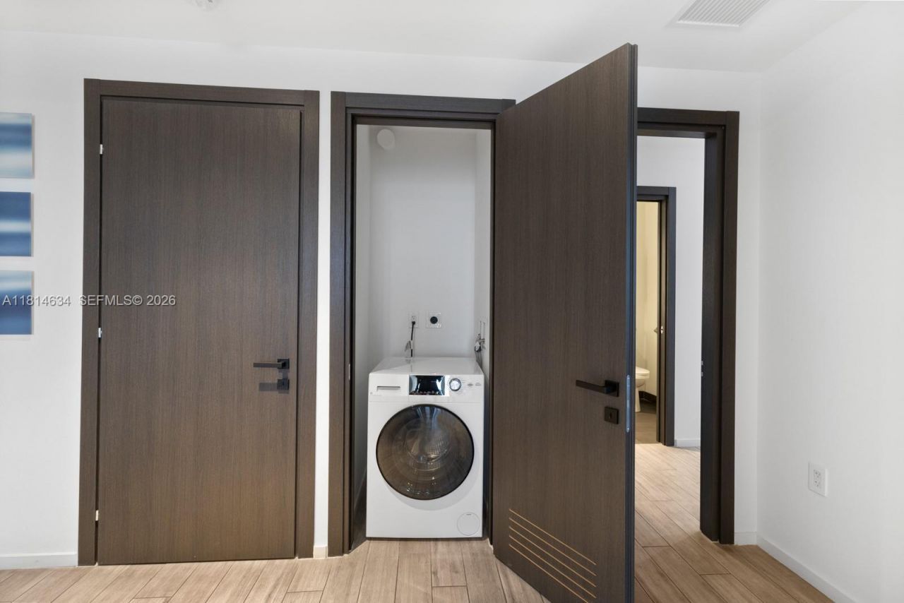 398 NE 5th St, Unit 1518, Miami, FL 33132 Photo