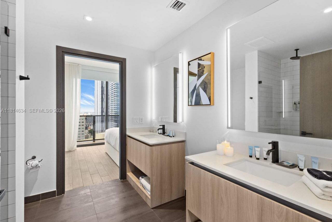 398 NE 5th St, Unit 1518, Miami, FL 33132 Photo