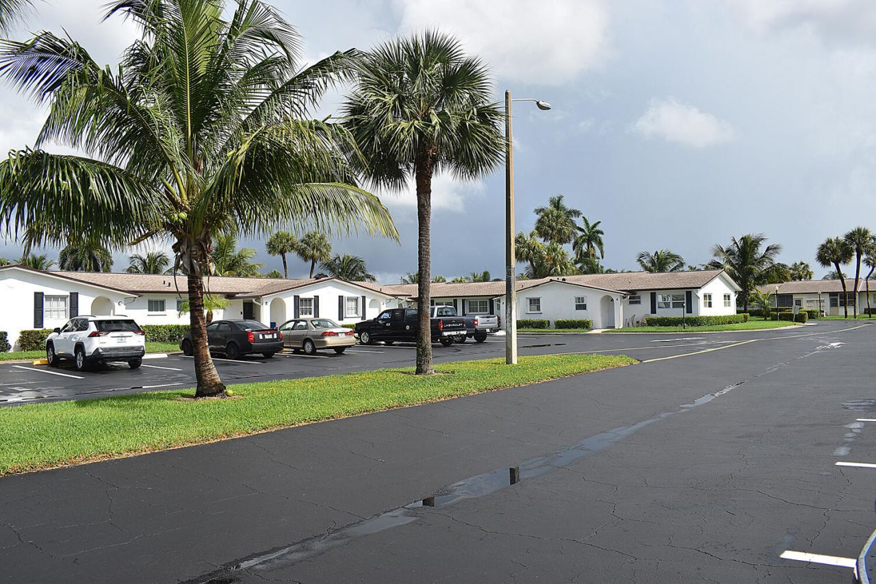 2930 Crosley Drive E, Unit G, West Palm Beach, FL 33415 Photo