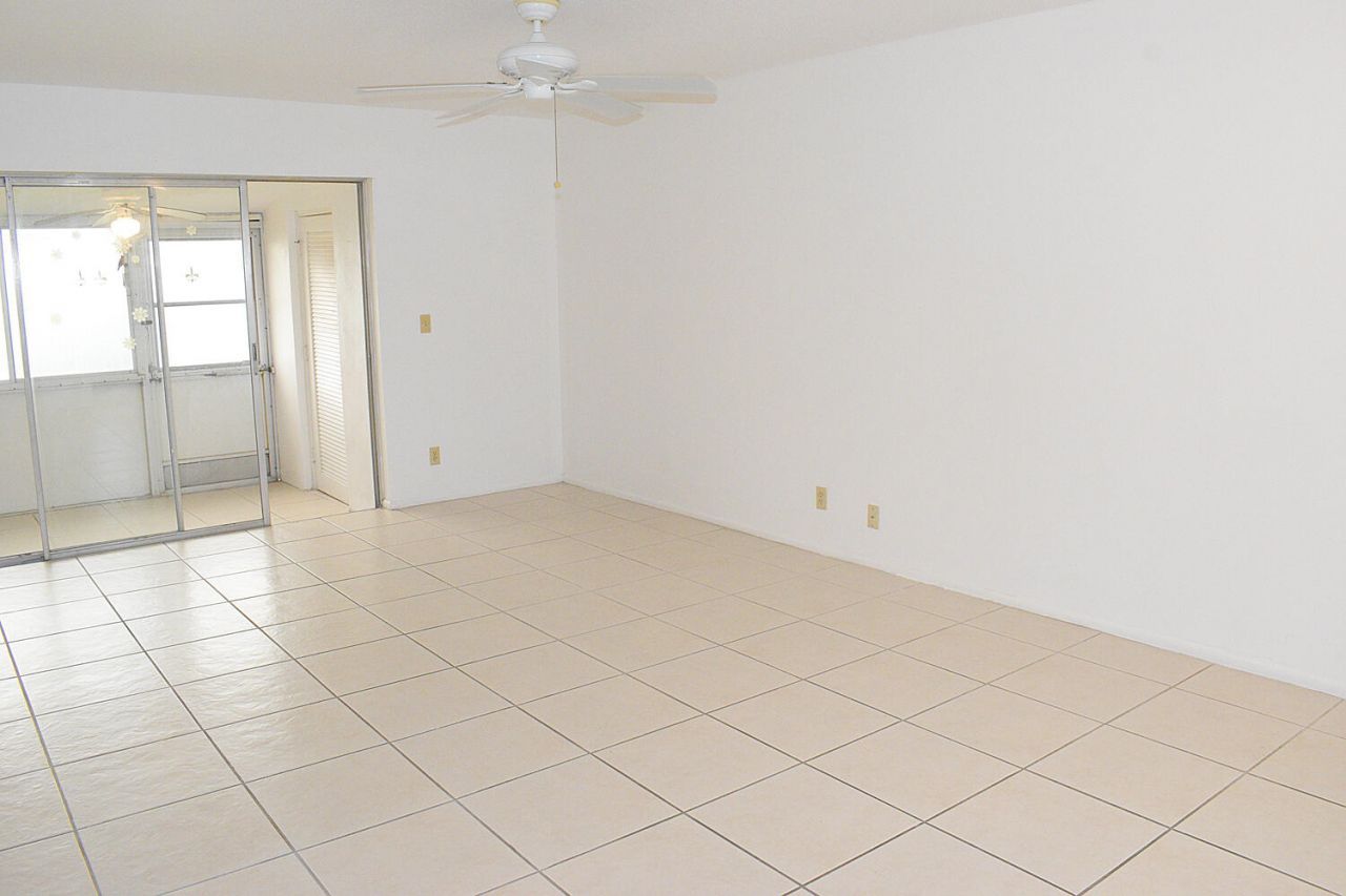 2930 Crosley Drive E, Unit G, West Palm Beach, FL 33415 Photo