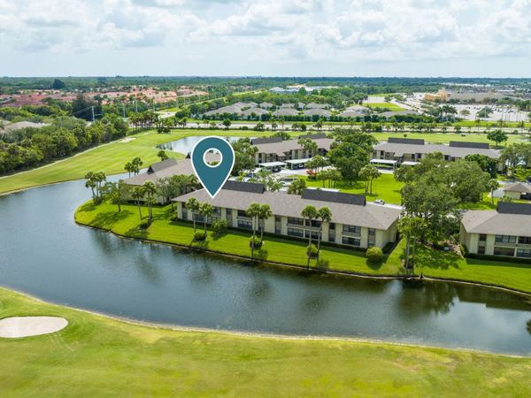 28 Plantation Drive, Unit 204, Vero Beach, FL 32966