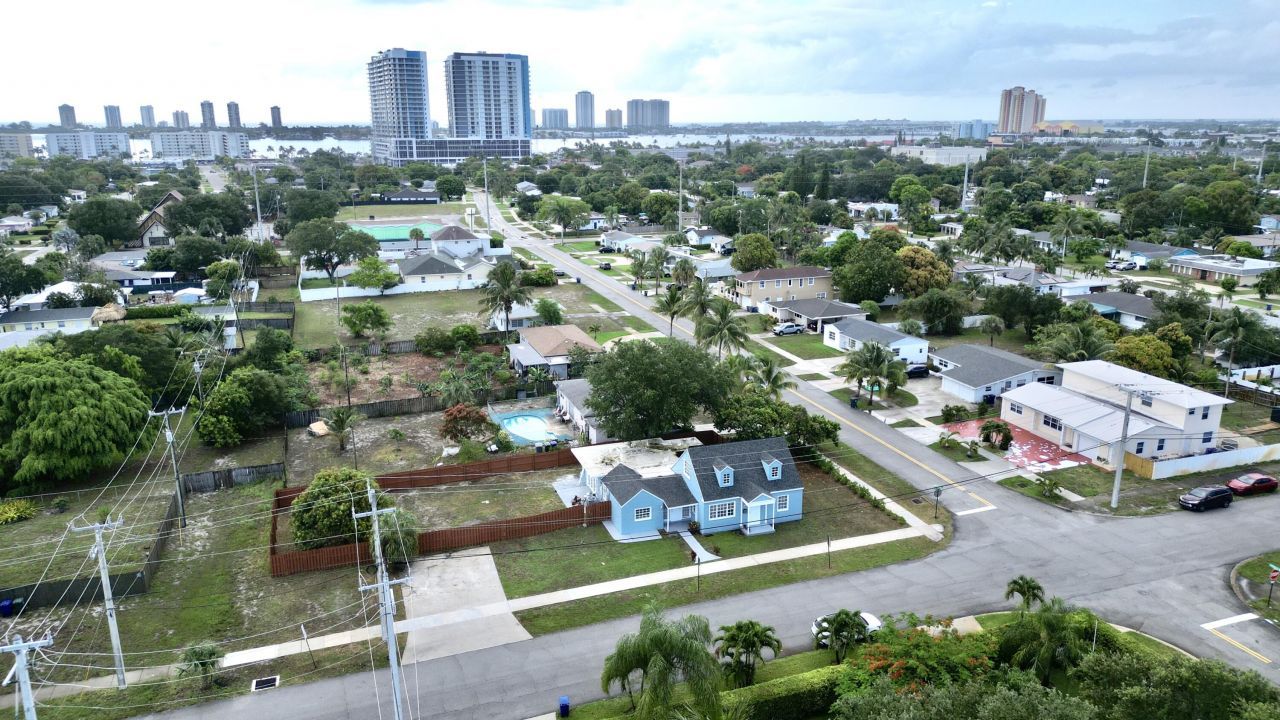 307 4th Street, Lake Park, FL 33403 Photo