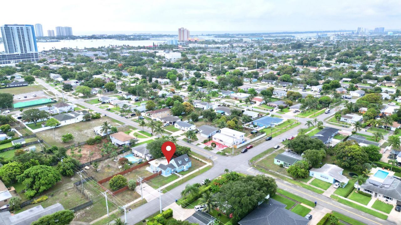 307 4th Street, Lake Park, FL 33403 Photo