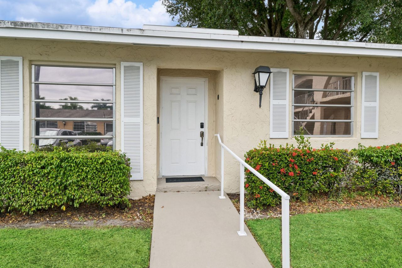 13725 Flora Place, Unit D, Delray Beach, FL 33484 Photo