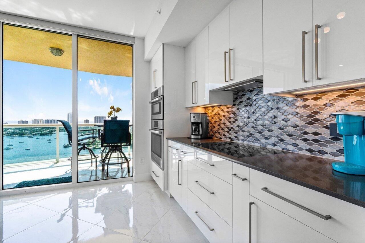 2640 Lake Shore Drive, Unit 2307, Riviera Beach, FL 33404 Photo