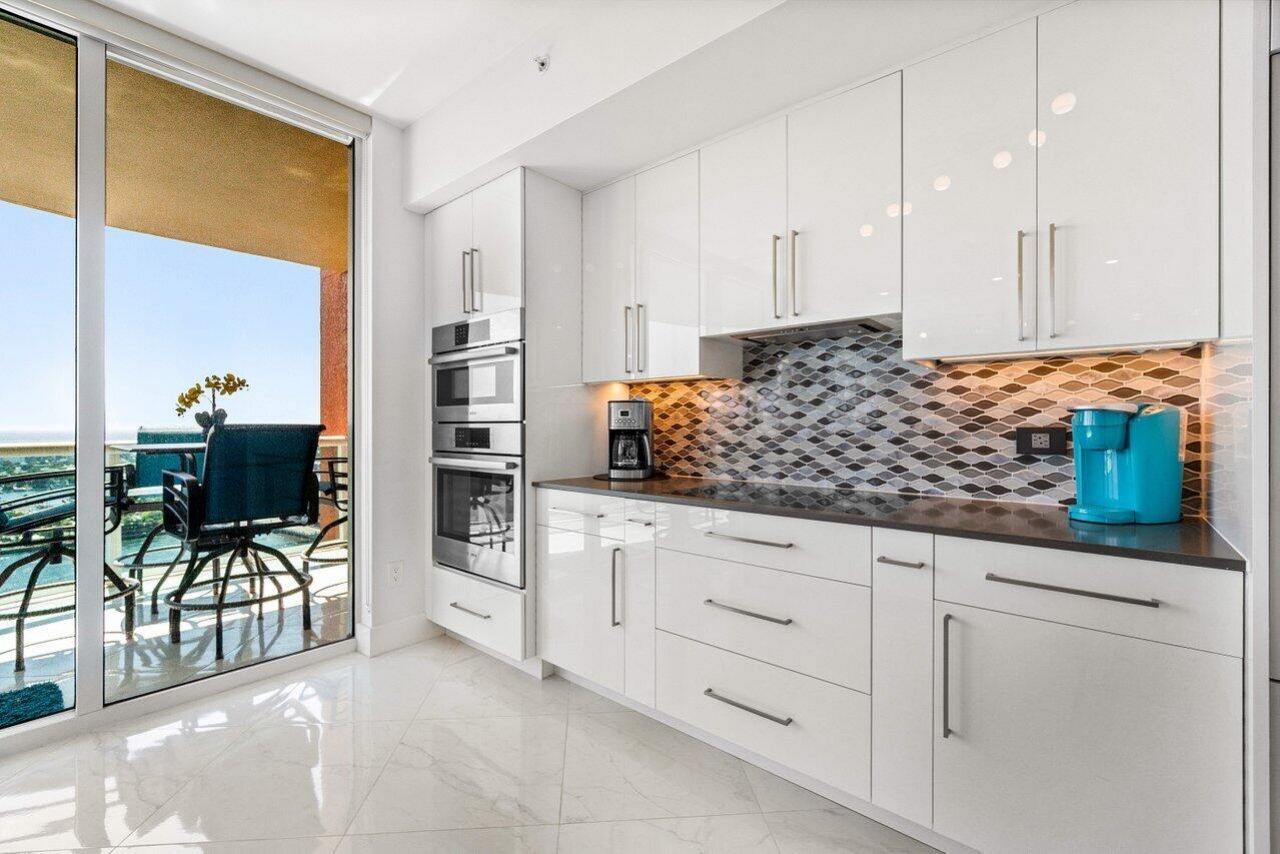 2640 Lake Shore Drive, Unit 2307, Riviera Beach, FL 33404 Photo